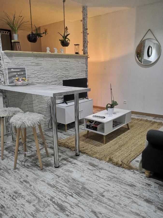 Studio Zen Et Cosy, Neuf En Pleine Ville Saint-Claude Eksteriør bilde