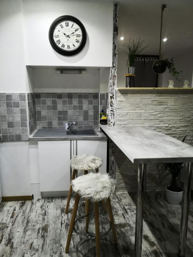 Studio Zen Et Cosy, Neuf En Pleine Ville Saint-Claude Eksteriør bilde