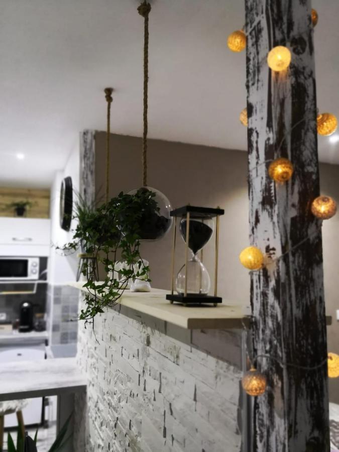 Studio Zen Et Cosy, Neuf En Pleine Ville Saint-Claude Eksteriør bilde